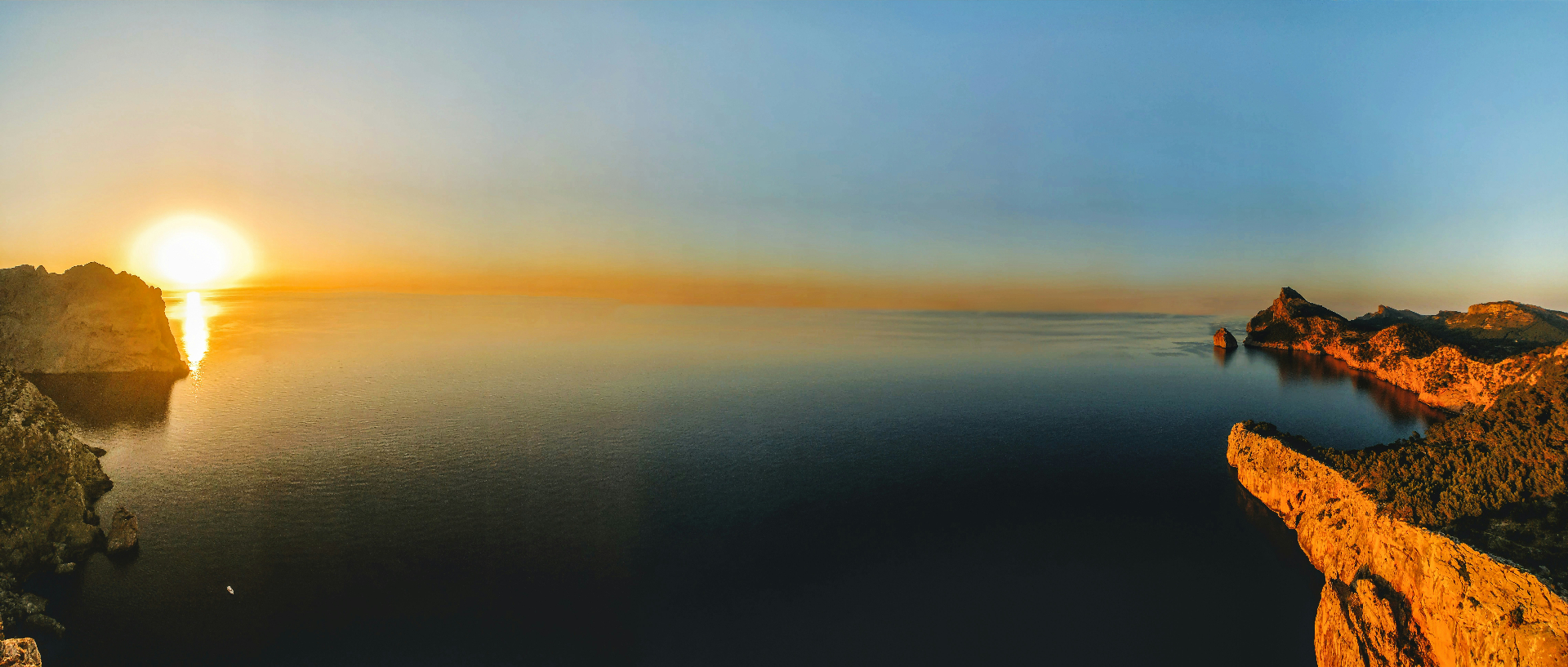 Coucher de soleil sur la mer à Majorque