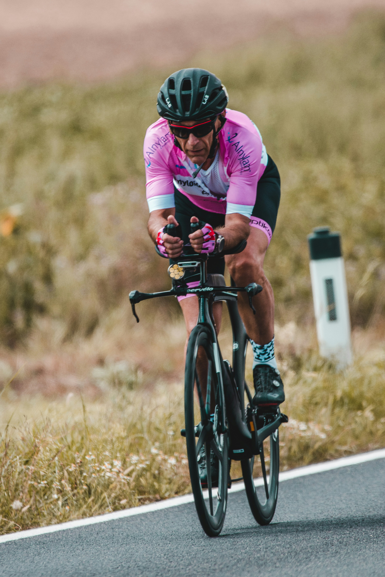 Cycliste en position aéro
