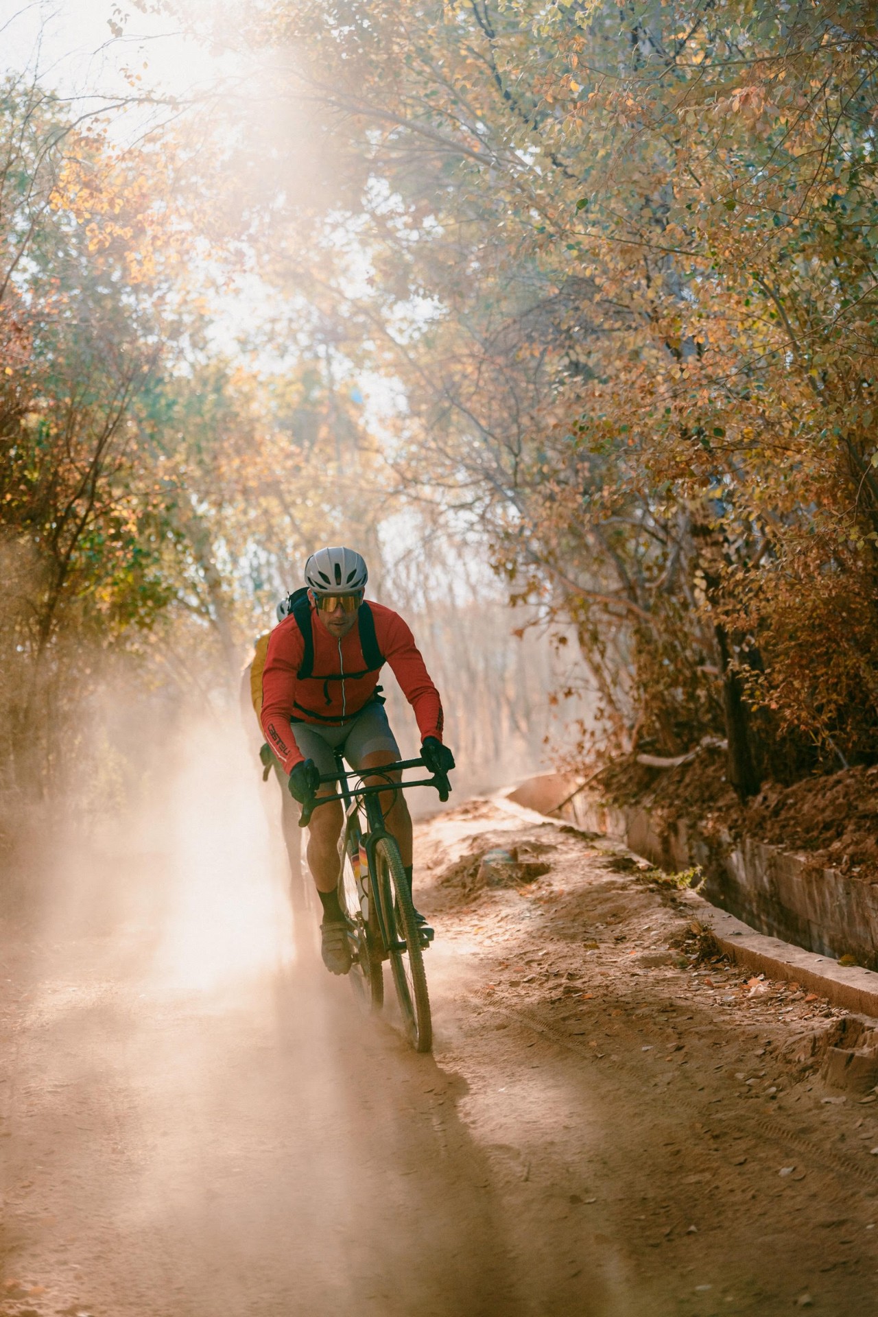 Cyclistes gravel en pleine nature